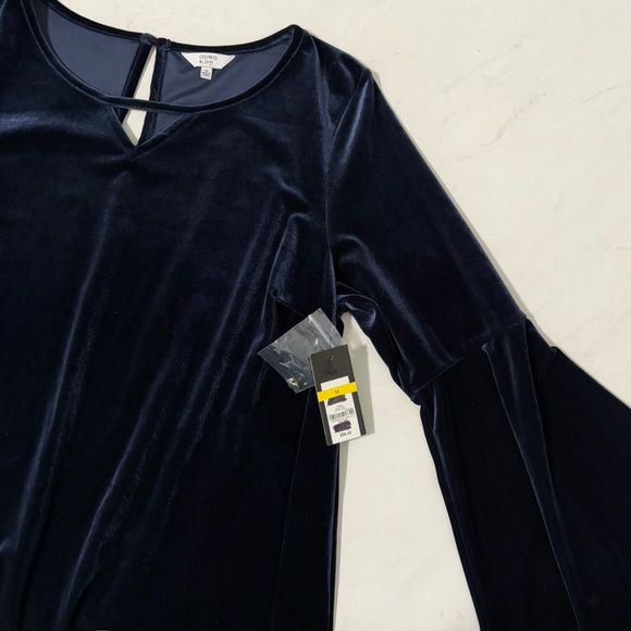 NEW Crown & Ivy Size Medium Navy Blue Velour Bell Sleeve Mini Dress Party - Picture 3 of 6